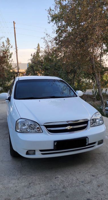 Lasetti 1.8 sotiladi. Holati ideal