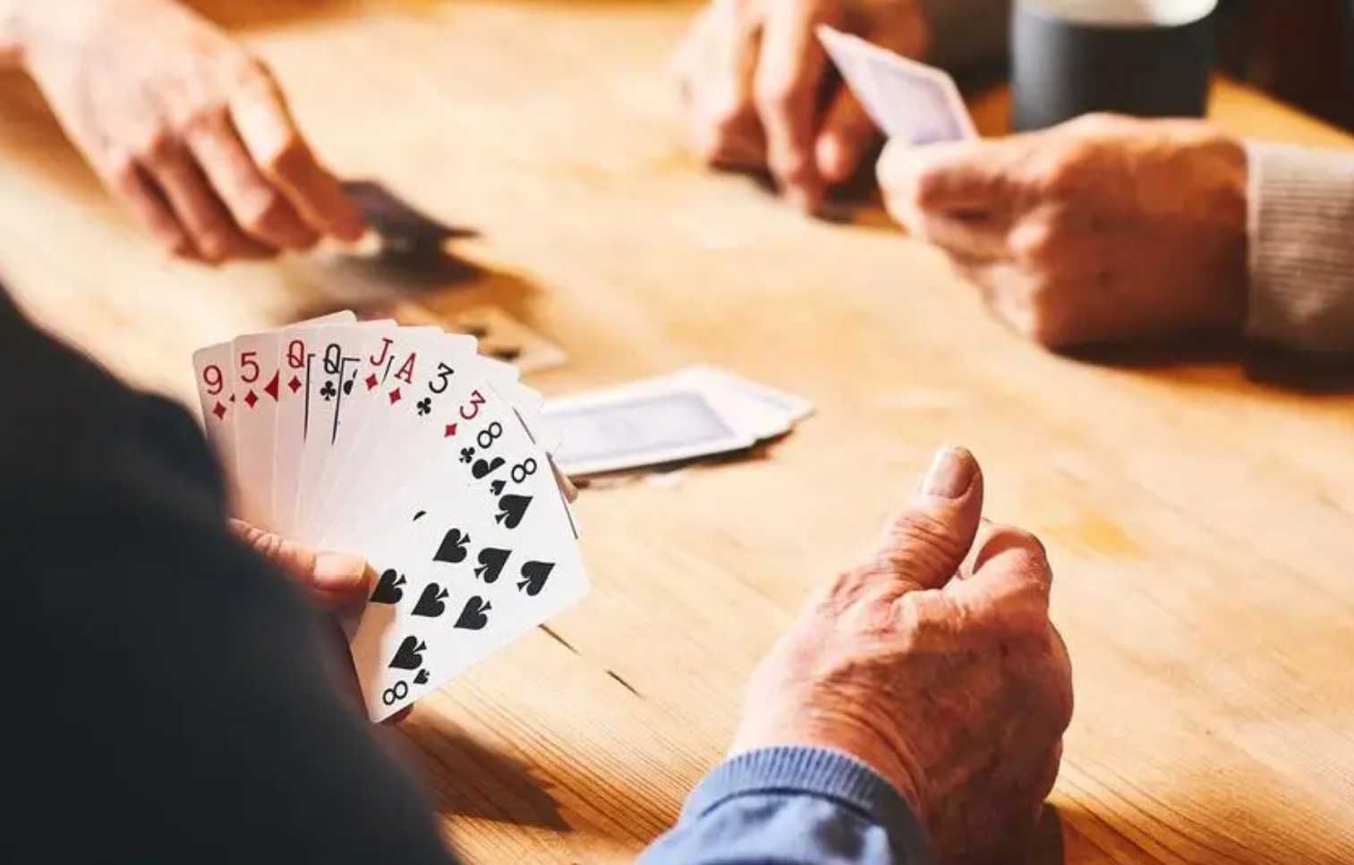 Покер сет в метална кутия 200бр. POKER SET TEXAS  / семейна игра