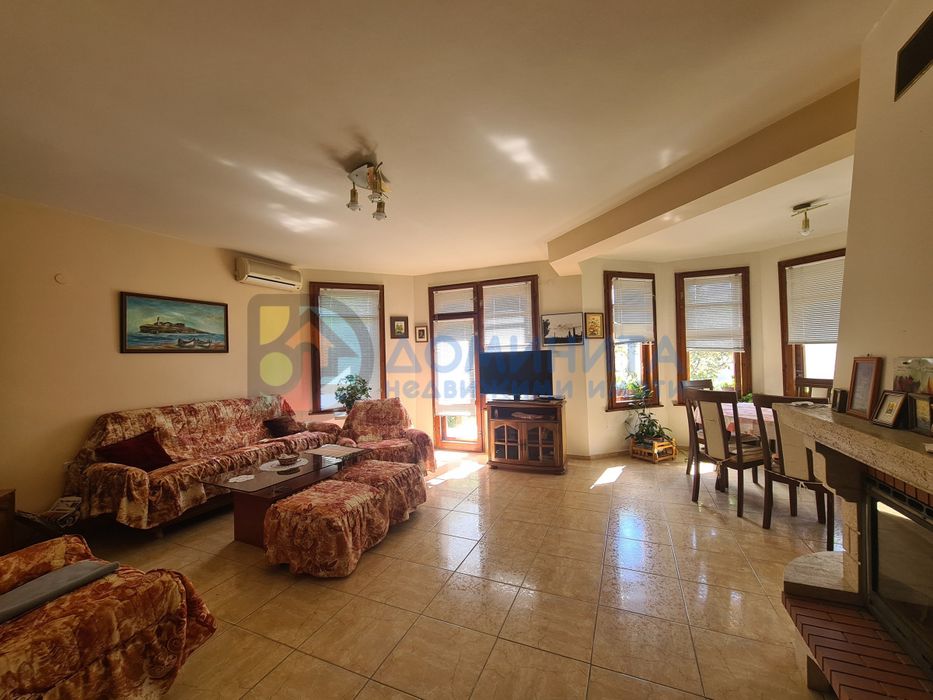 Чудесна къща, гр. Приморско, вилната зона