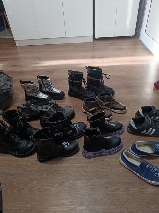 Продам обувь на девочку размер 31до 34 в отличном состоянии