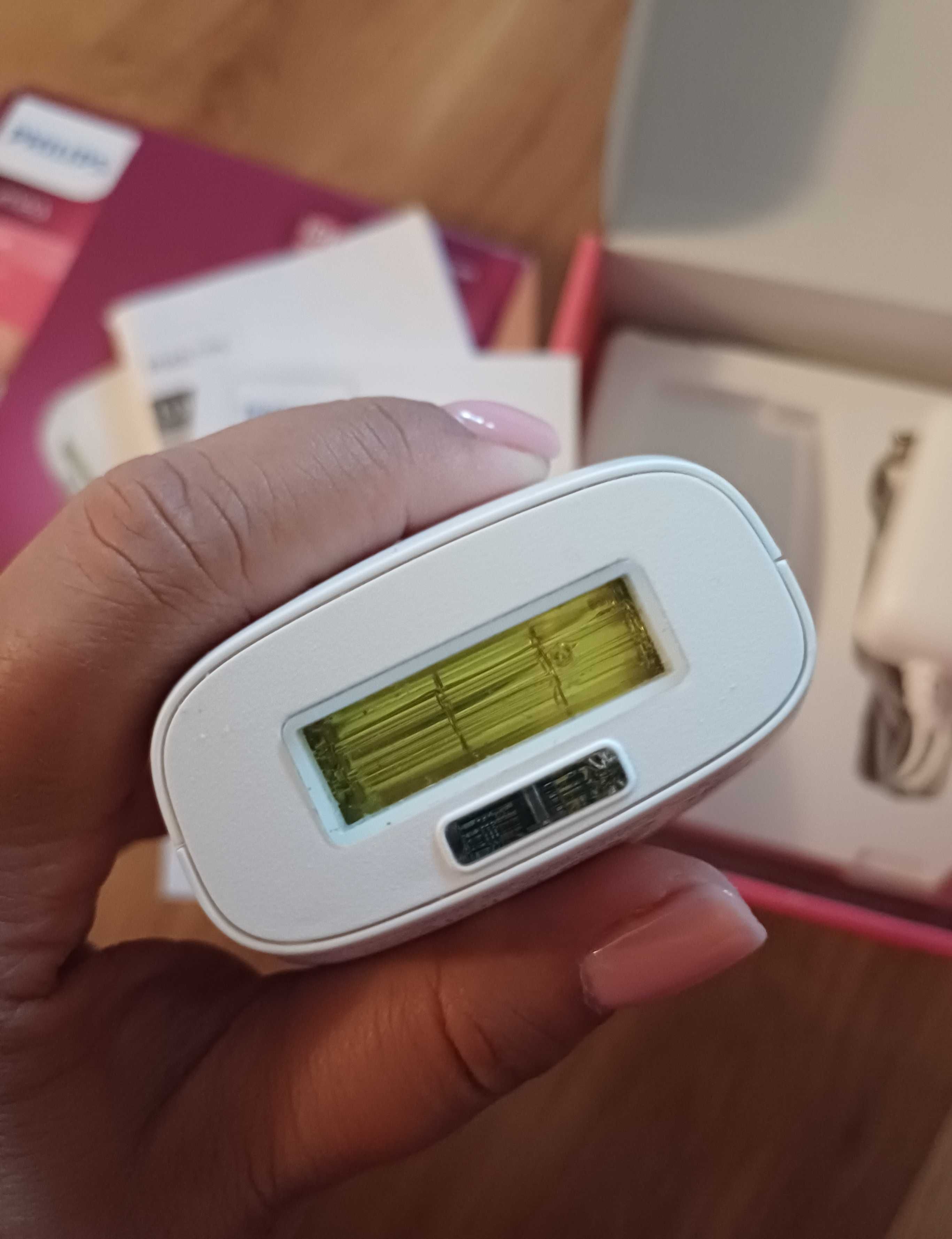 Фотоепилатор Philips Lumea Essential