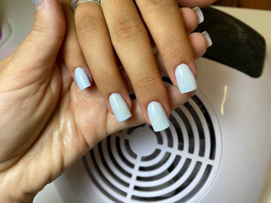 Servicii de infrumusetare: manichiura