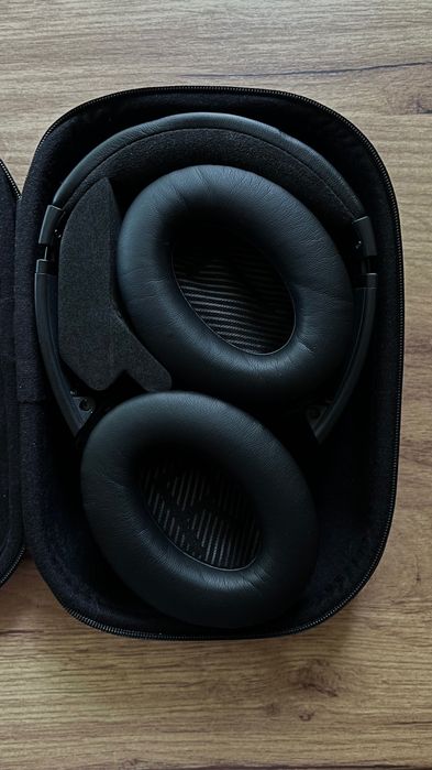 Продавам безжични слушалки Bose QC35 II в перфектно състояние.