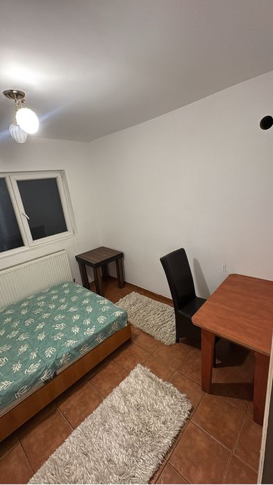 Inchiriez camera vilă privata dar baia bucataria comun tgcucu centru