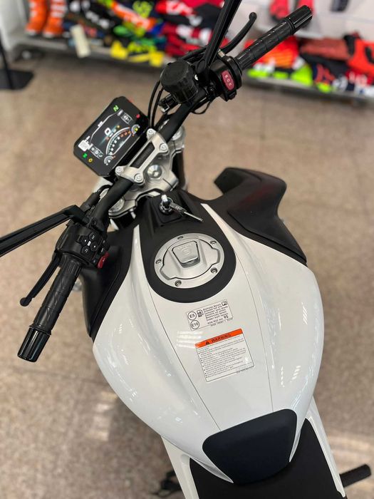 Motocicleta de strada naked, CFMOTO 450NK ABS