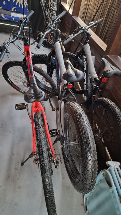 Vând 3 biciclete noi !