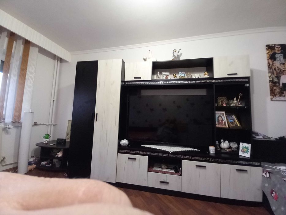 Vand mobila sufragerie