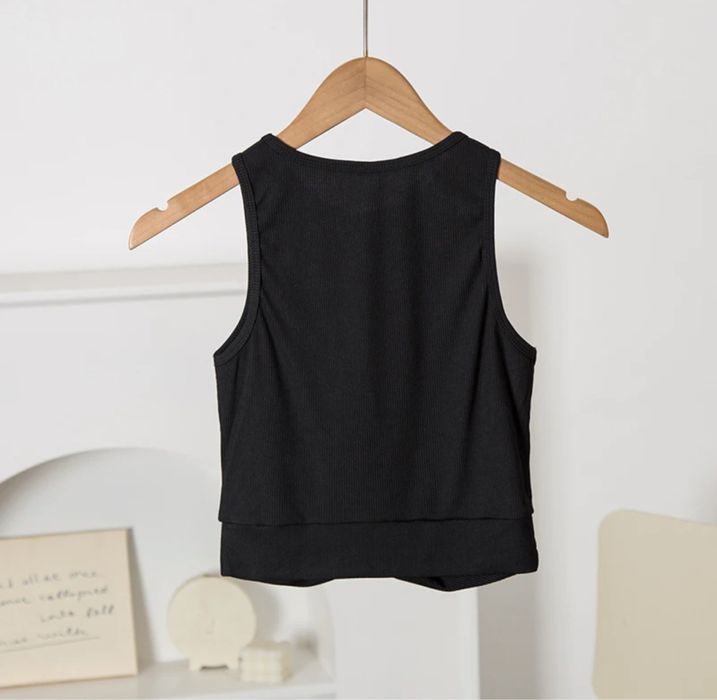 Шелковая рубашка на теле сидит очень элегантно