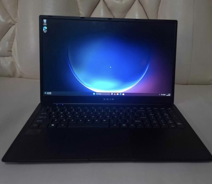 Vând laptop sgin M17