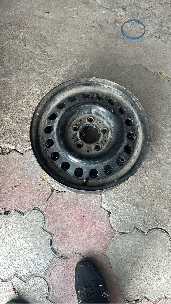 Продам диск можно сказать новый с мерседес 124