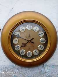 Продаю настенные часы янтарь,с альпийской символикой
