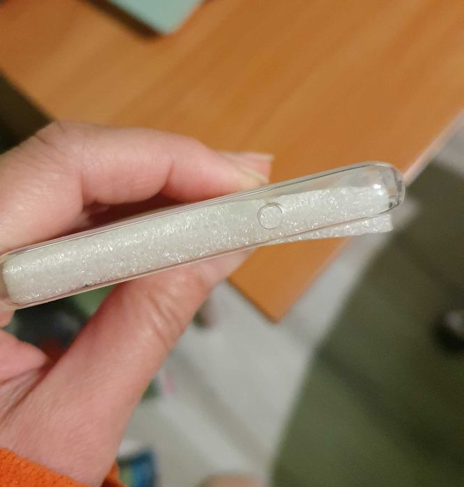 Продавам силиконов кейс за телефон Samsung Galaxy S10 нов