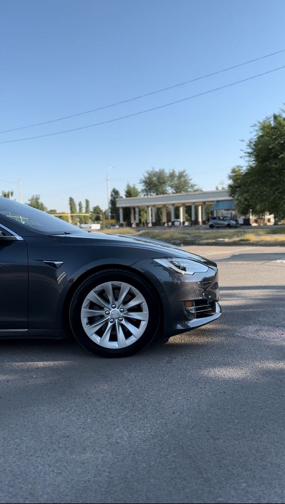 Срочно продаётся Tesla Model S 100D