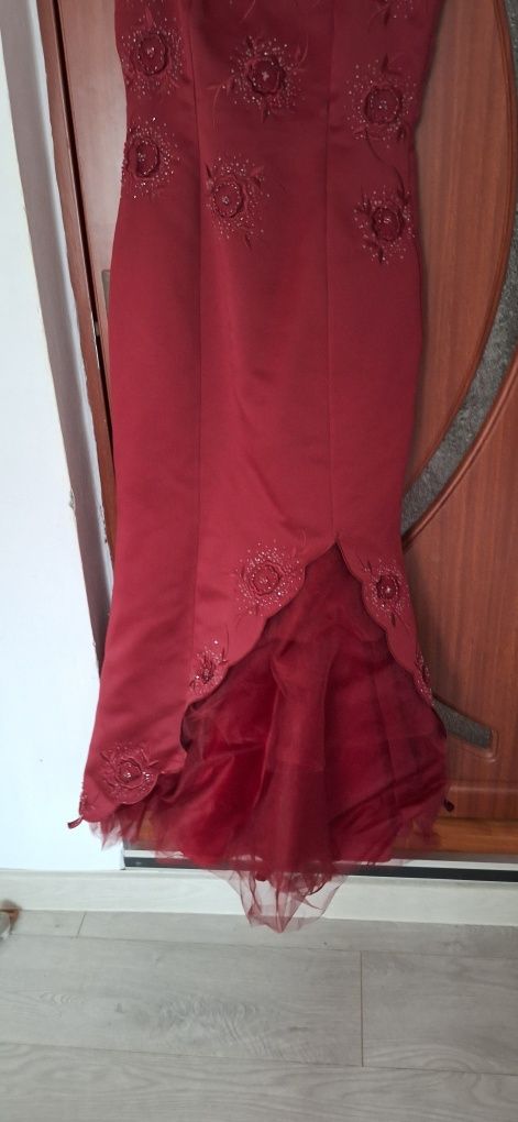 Rochie eleganta visiniu