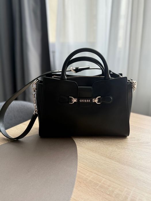 Дамска чанта Guess