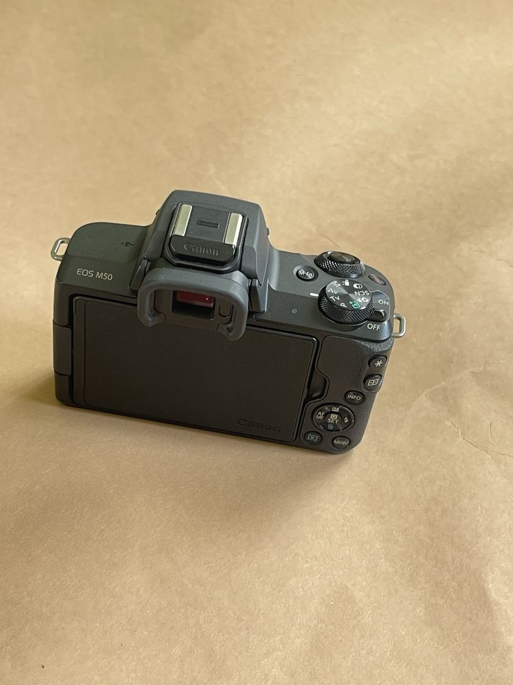 Фотоапарат Canon M50