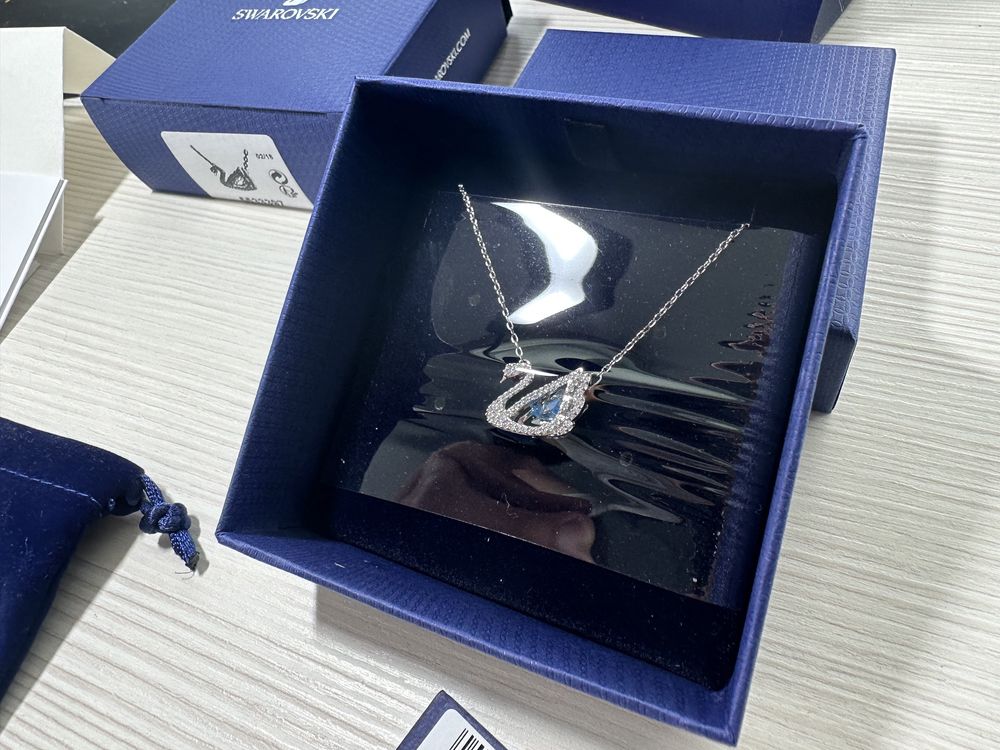 Colier Swarovski lebada Swan cu albastru