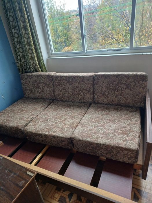 Диван раскладной с подушками