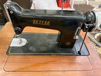 Masina de cusut incorporata in dulap de lemn, vintage
