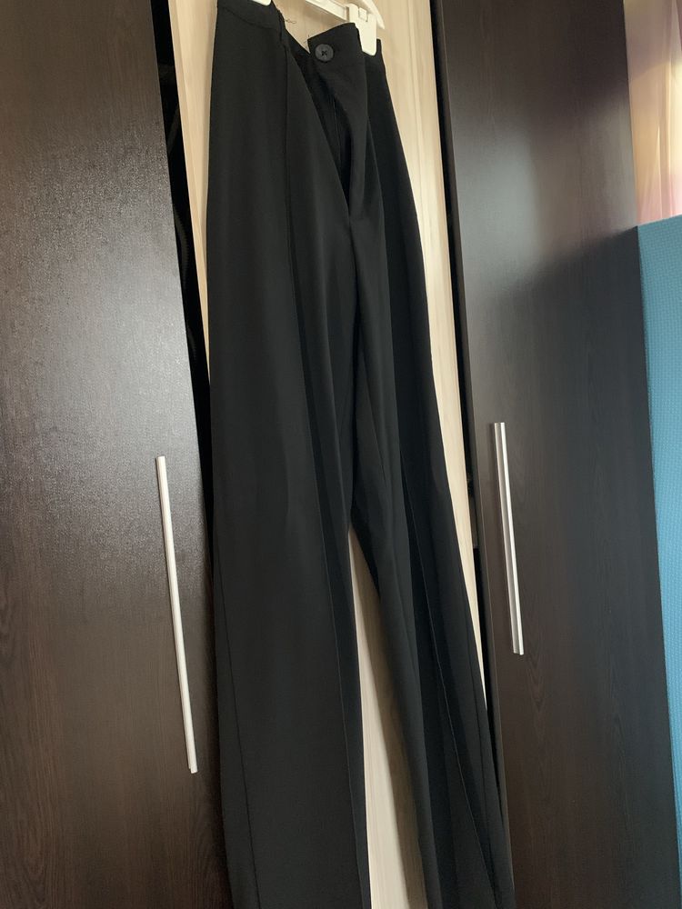Черен панталон pull&bear