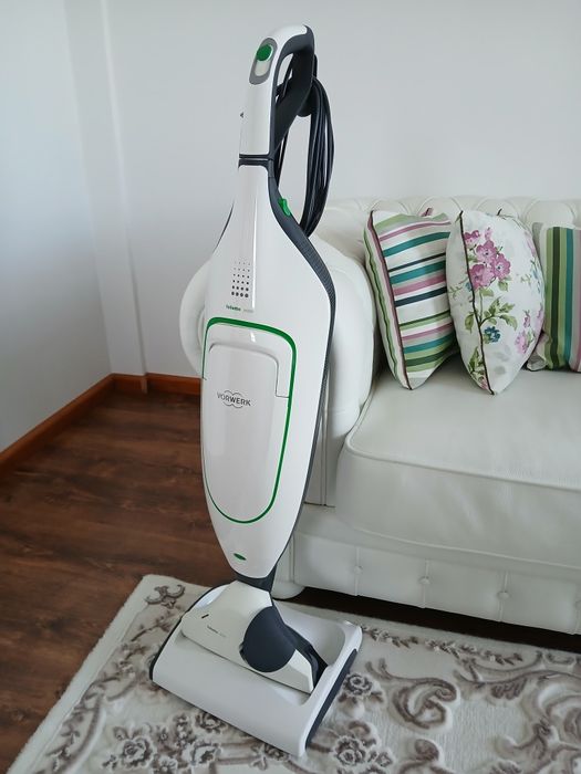 Folleton, aspirator care aspira/șterge.