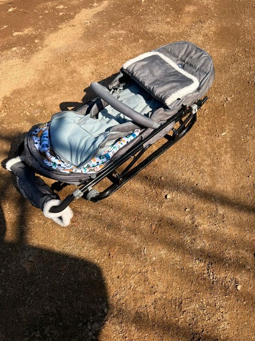 Продам коляску  и сани как новая