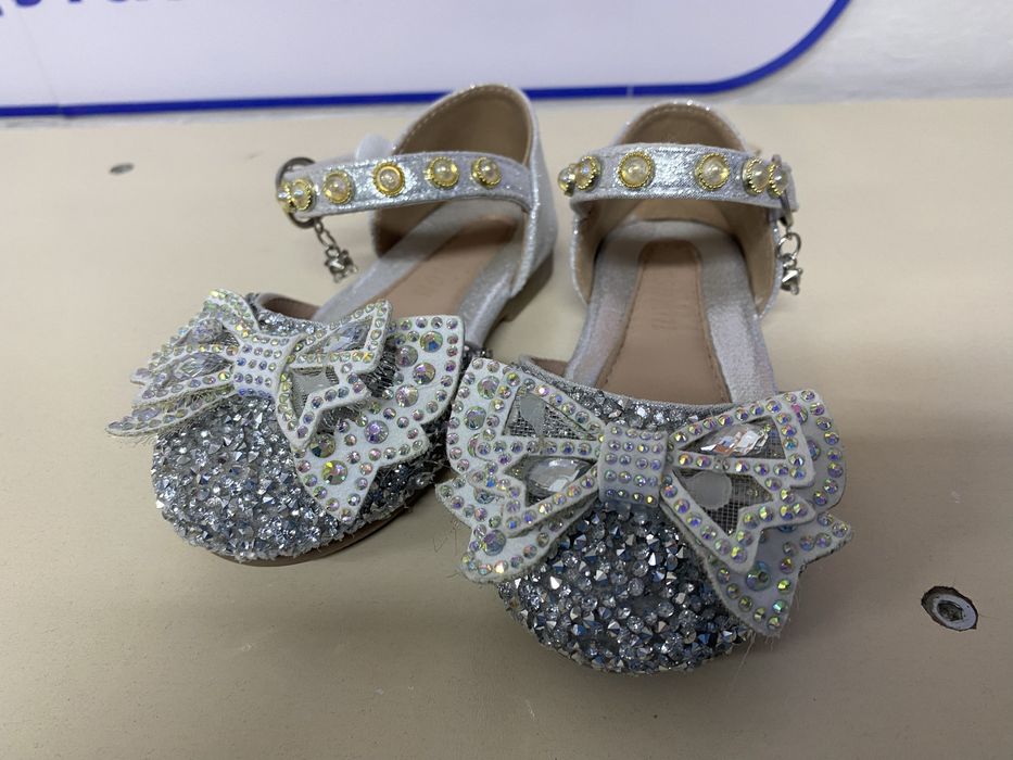 Продам туфли детские 25р