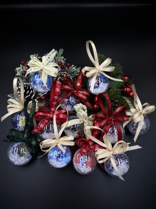 Коледни топки и чаши