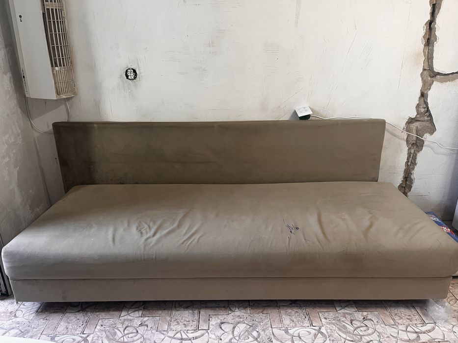 Продам тахту в удовлетворительном состоянии