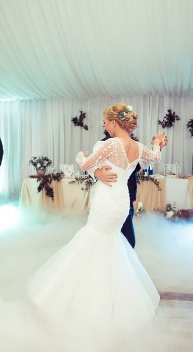 Rochie de mireasa tip sirena cu trena detasabila