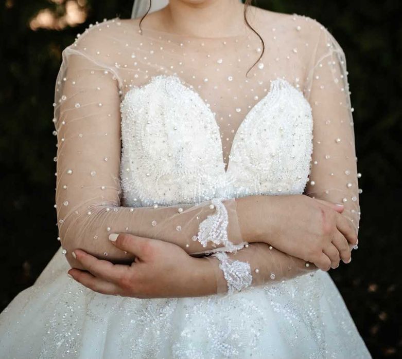 Rochie de mireasa +costum de mire in acelasi pret