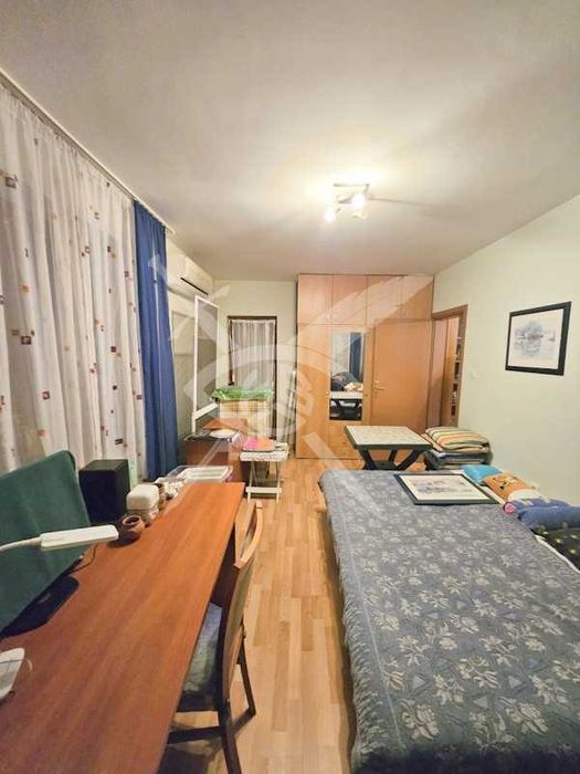 Продава се Тристаен апартамент в Бургас, Възраждане - 114 кв.м за 1799 €/кв.м - Снимка #2