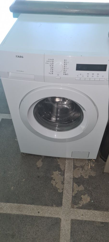 Работеща AEG за части.