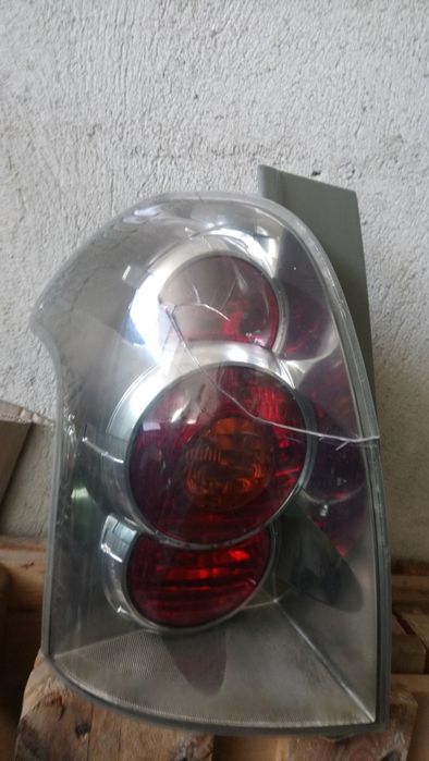 заден ляв стоп за Toyota corola verso 2006
