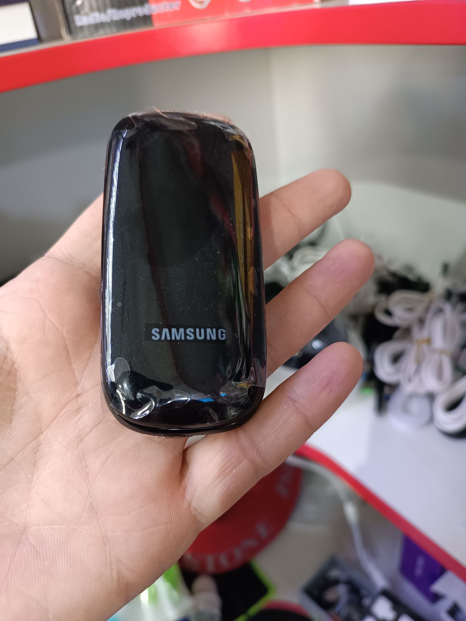 Samsung ligushka 2 ta sim karta bez kamera bez fleshka