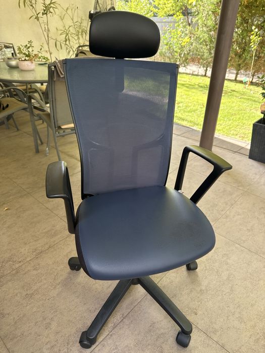 Scaun de birou rotativ