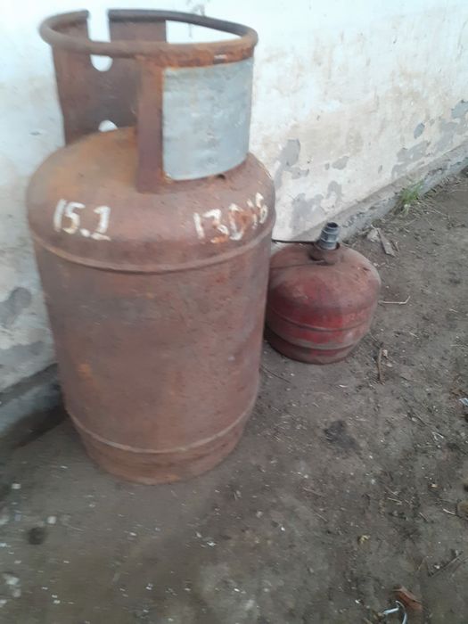 Газовые баллоны б/у большой и маленький