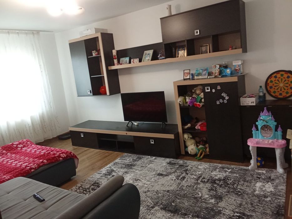 Vând apartament 81mp