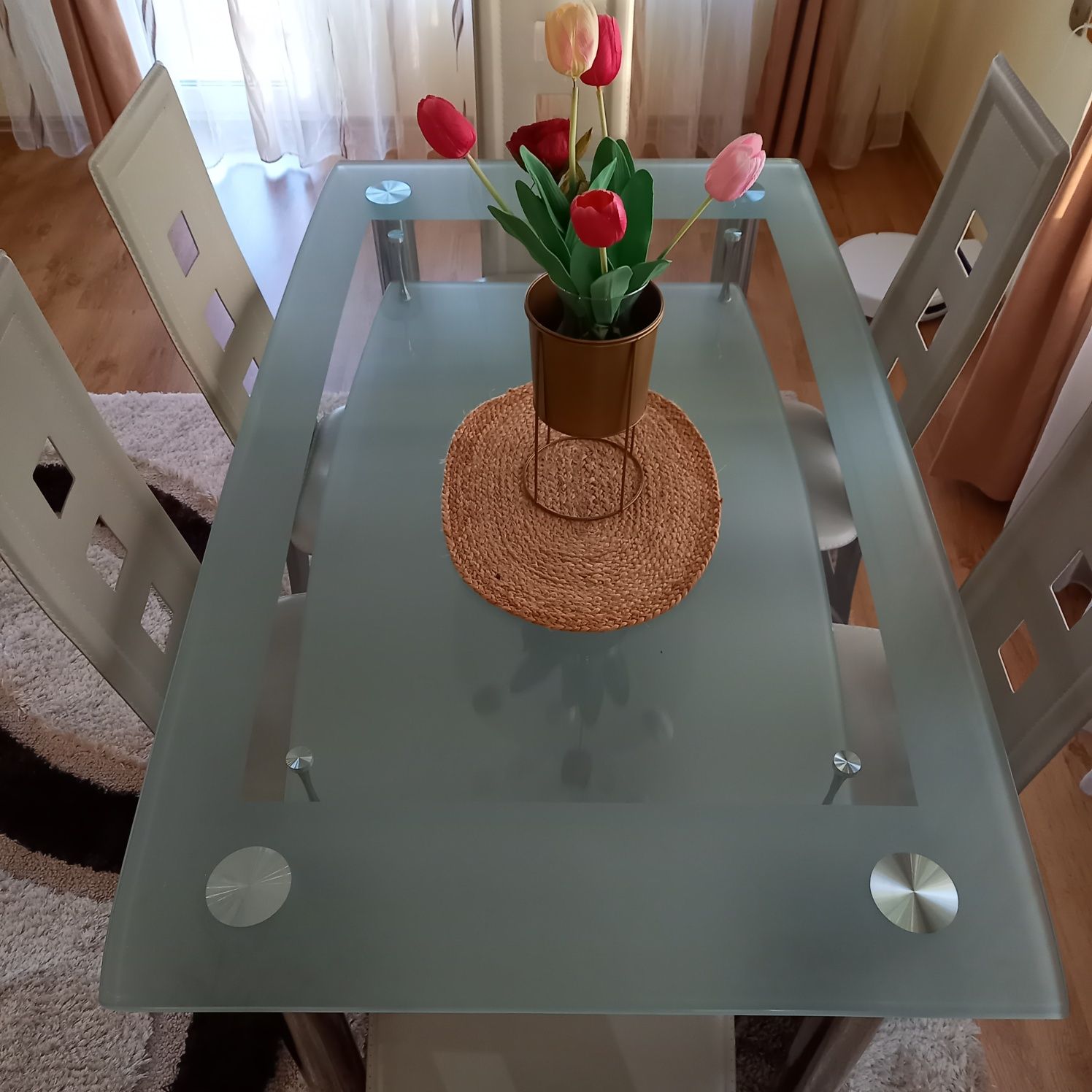Стъклена маса със столове