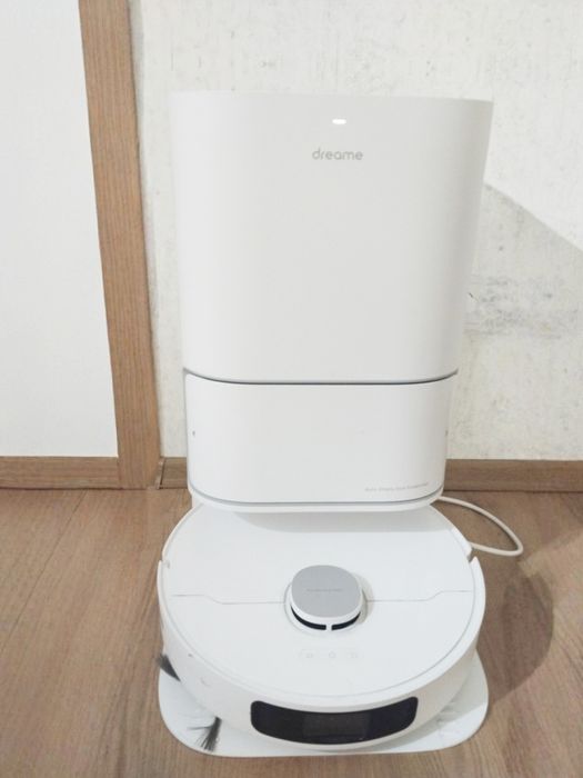 Робот пылесос...