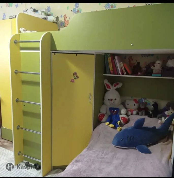 Продам двухъярусную кровать детскую