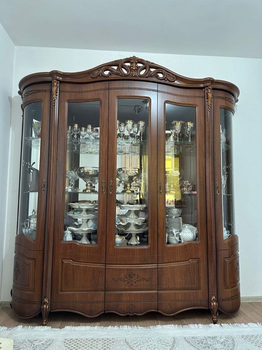 Продается стенка для зала и кухни. В городе Алматы. Цена- 100.000₸.