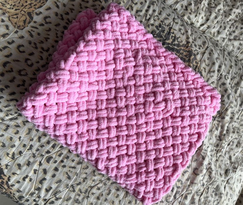 Ръчно изплетено бебешко одеяло с Alize puffy.