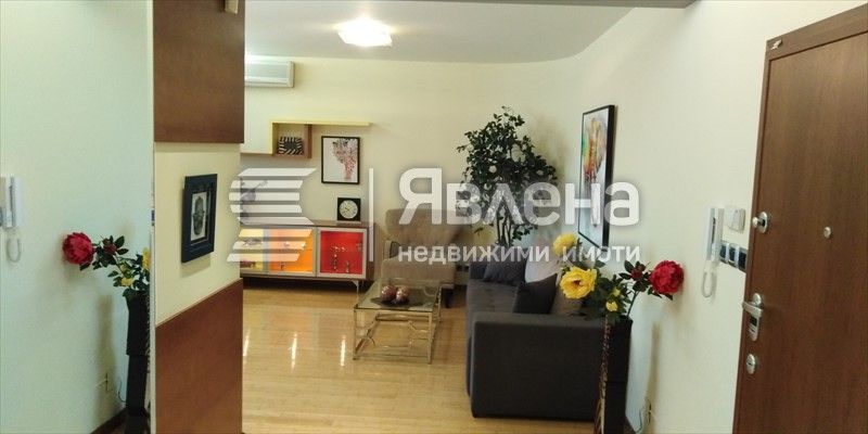 Дава се под наем Двустаен апартамент в София, Гоце Делчев - 80 кв.м за 700 € - Снимка #2