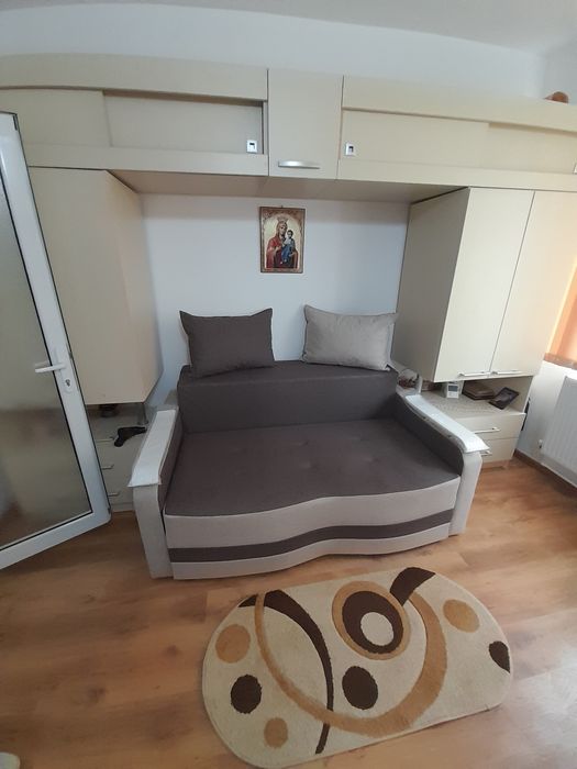 Închiriez garsoniera