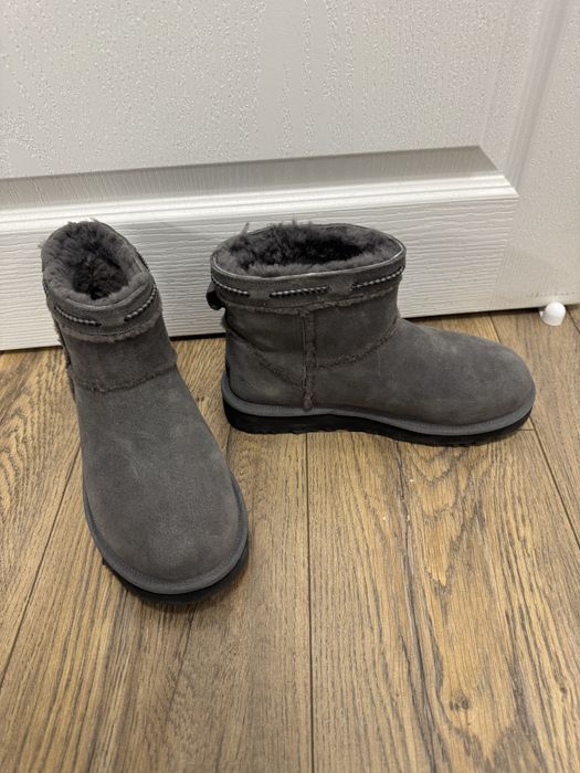 Обувки UGG оригинални нови