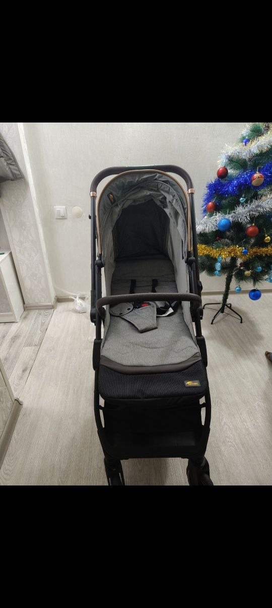 Продам прогулочную коляску