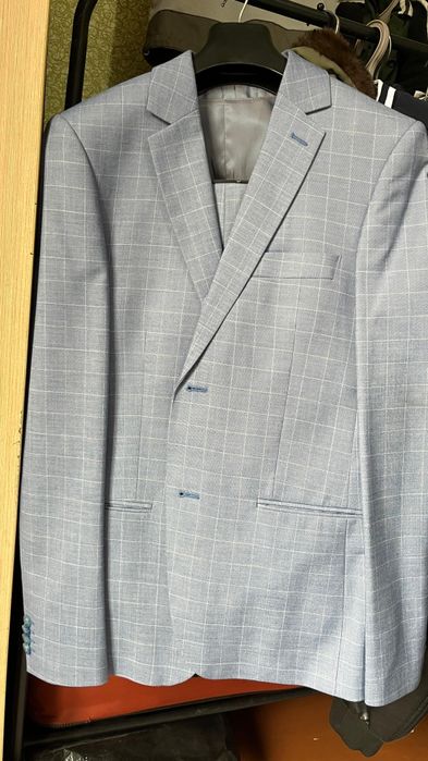 Продам костюм тройку