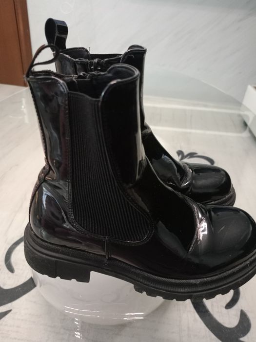 Децки лачени ботуши