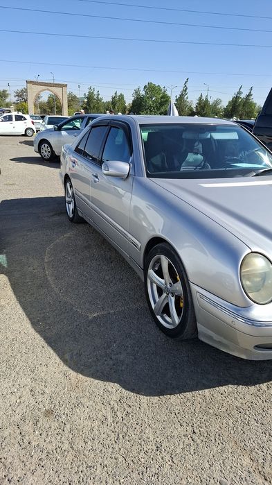Мерседес 210 Е 2001 года двух кубовый компрессор идеальное машина